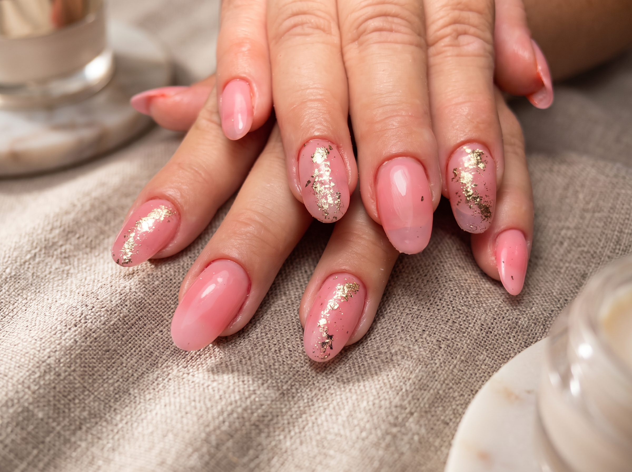 Naglar med russian manikyr och shellac i Göteborg hos Glenda's Hair n Beauty Studio
